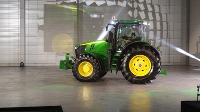 John Deere dévoile son nouveau tracteur 7.310R
