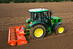 Les John Deere série 5R: de nouveaux tracteurs agricoles de 80, 90 et 100 chevaux